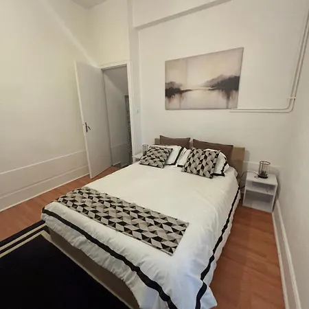 Apartman Quiet In Parking Lyon Bus *